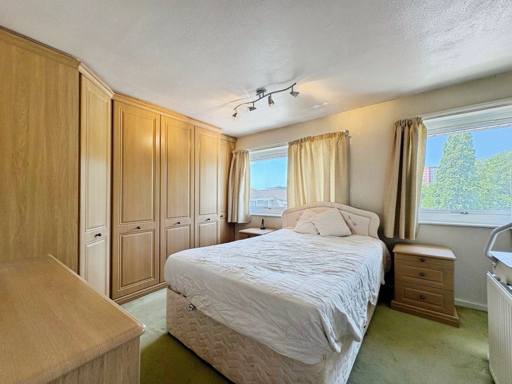Property photo 1 of 17 Bedroom One