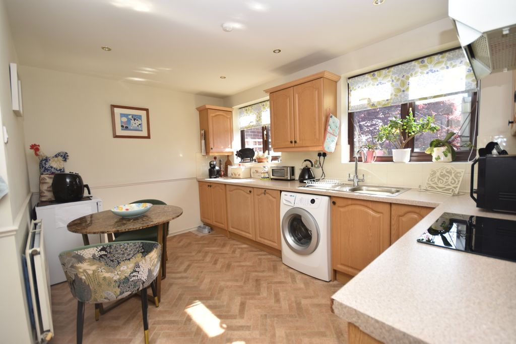 Property photo 3 of 16 Kitchen/Breakfast Room