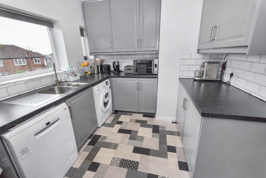 Property photo 3 of 18 Kitchen