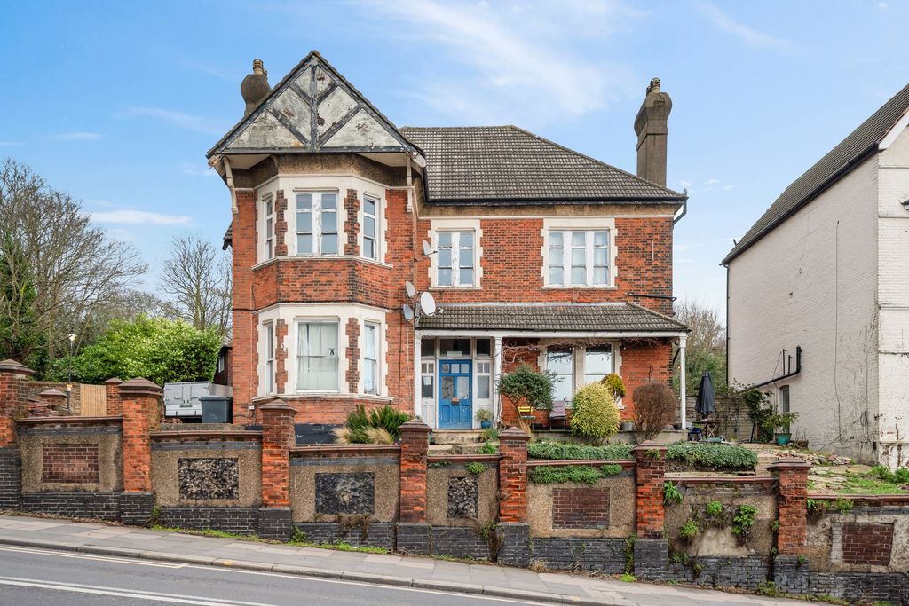 Property photo 2 of 12