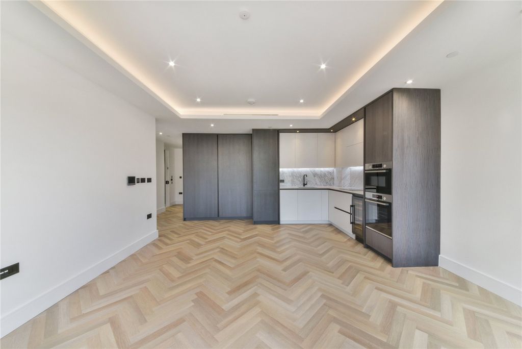 Property photo 1 of 8 Brigade Court