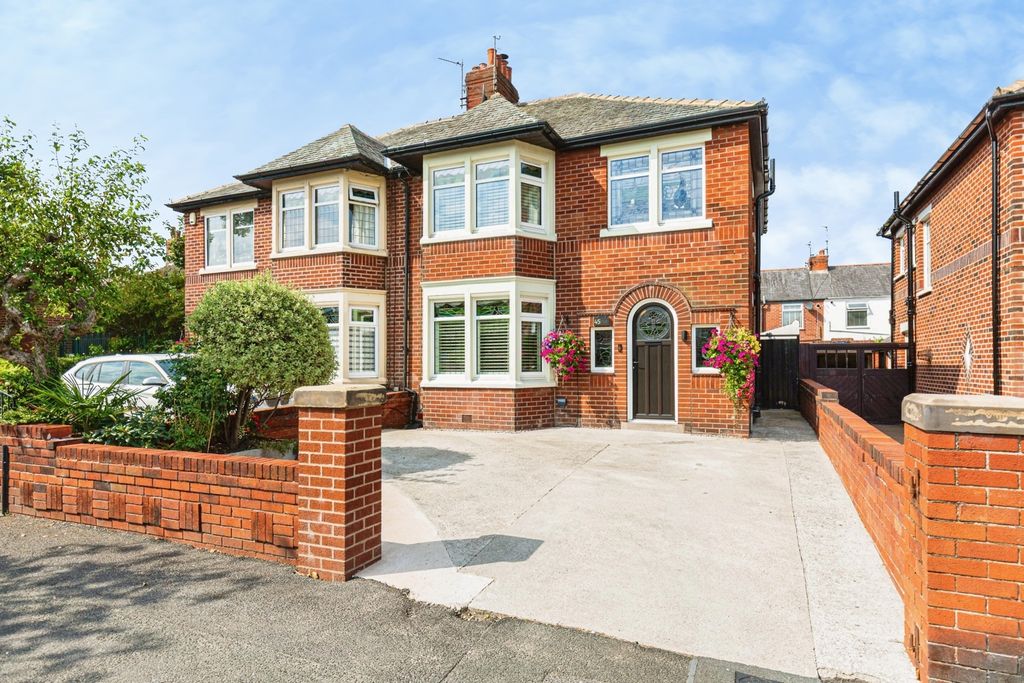 Property photo 1 of 19 Pbox-Img.Jpg