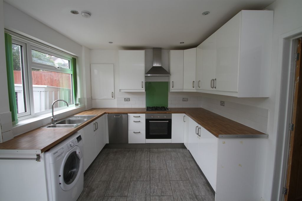 Property photo 3 of 10 Kitchen Area