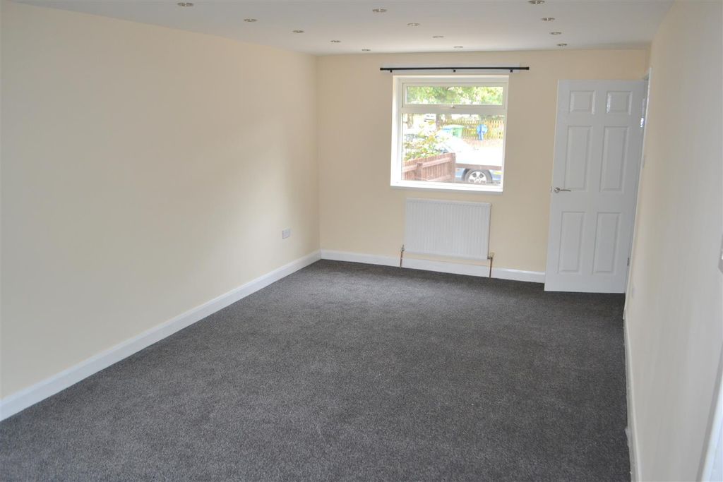 Property photo 2 of 10 Lounge.Jpg