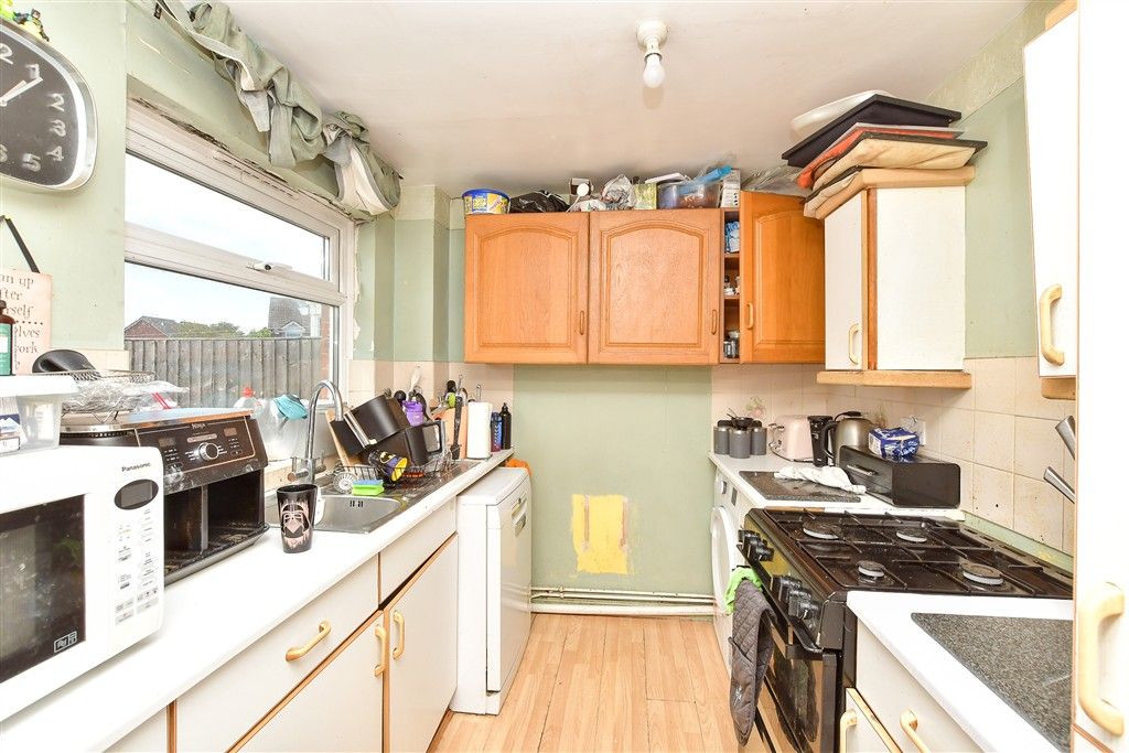 Property photo 2 of 11 Kitchen