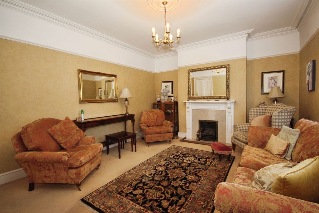 Property photo 2 of 21