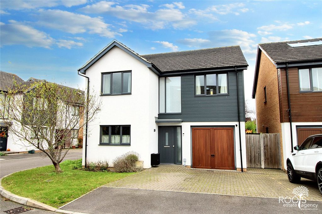 Property photo 1 of 18 Frontage