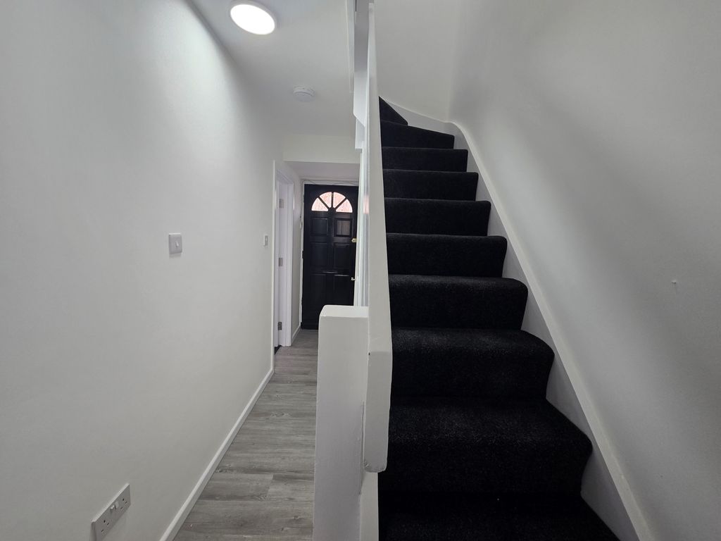 Property photo 3 of 6 Gallery