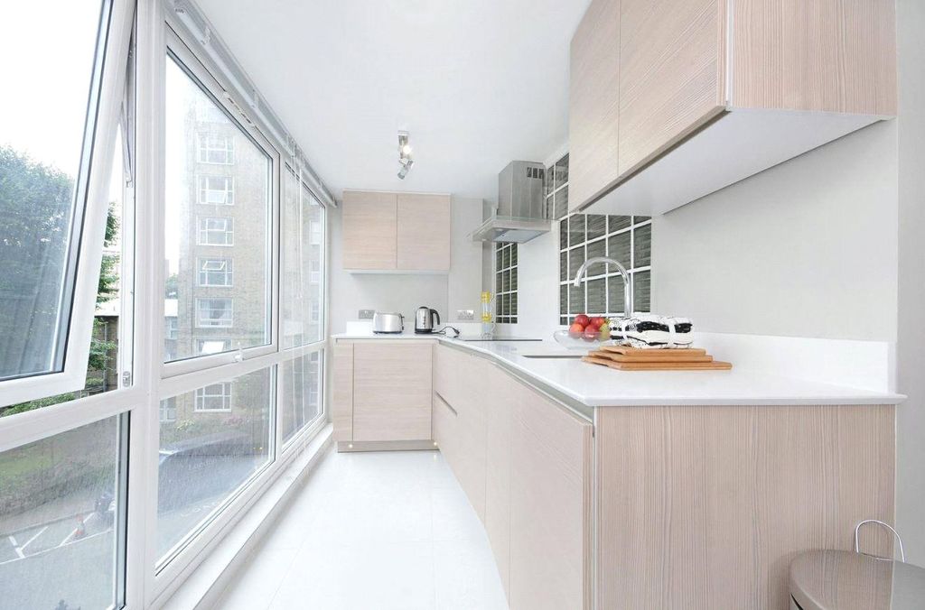 Property photo 2 of 6 Kitchen
