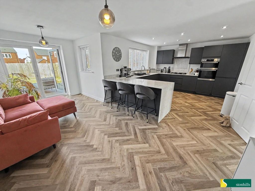 Property photo 3 of 26 13.Jpg