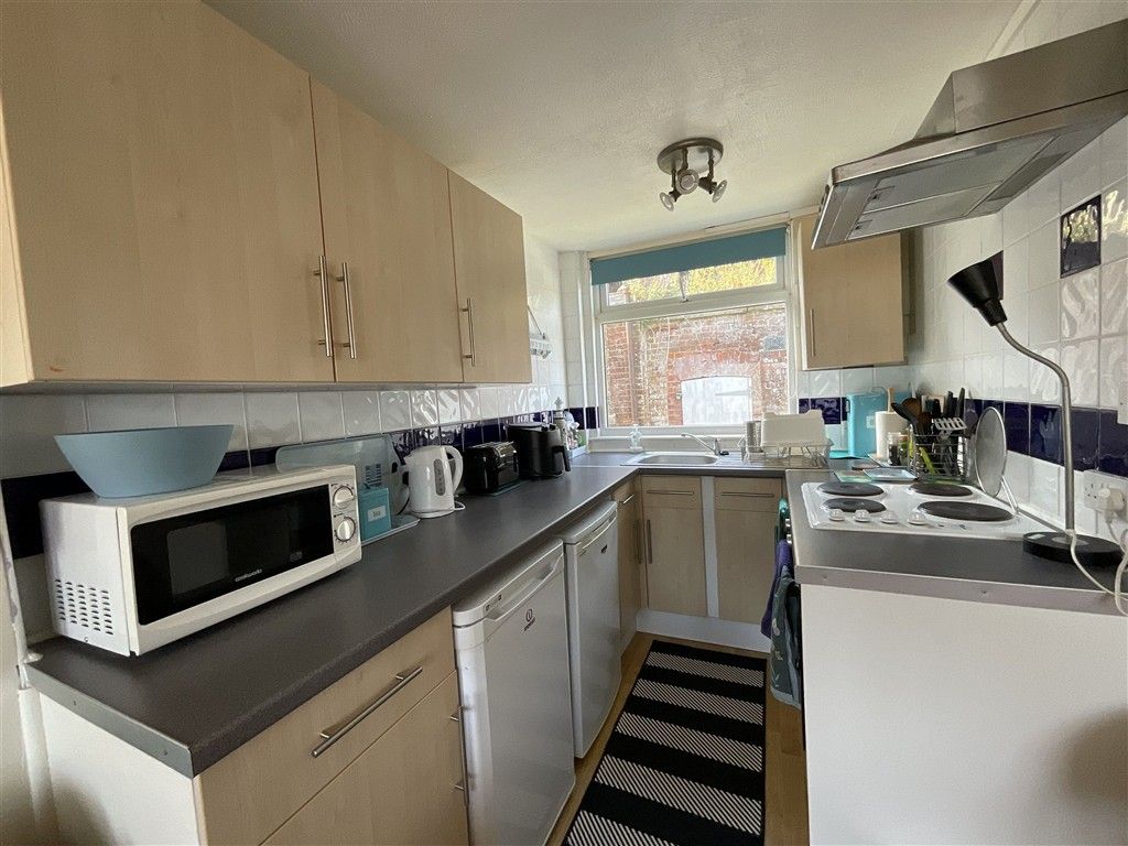 Property photo 1 of 8 Kitchen
