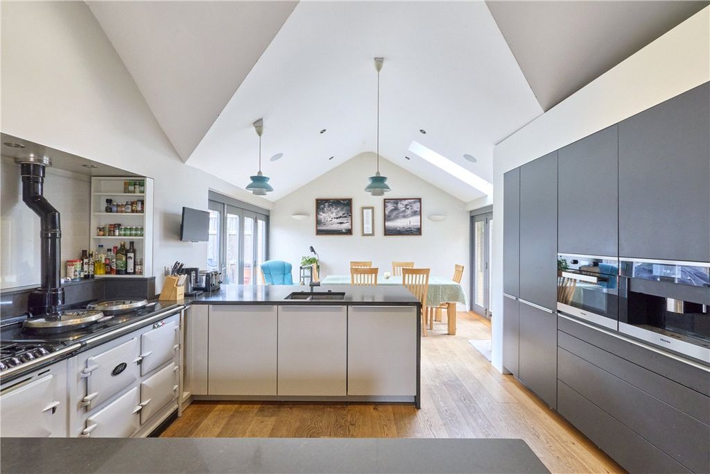 Property photo 3 of 33 Picture No. 06