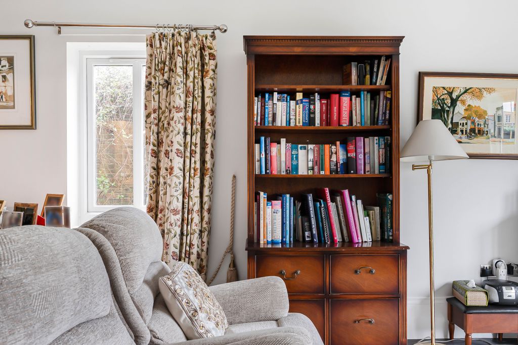 Additional image 7 of 2 bed flat for saleFarnham Road, Liss, Hampshire GU33