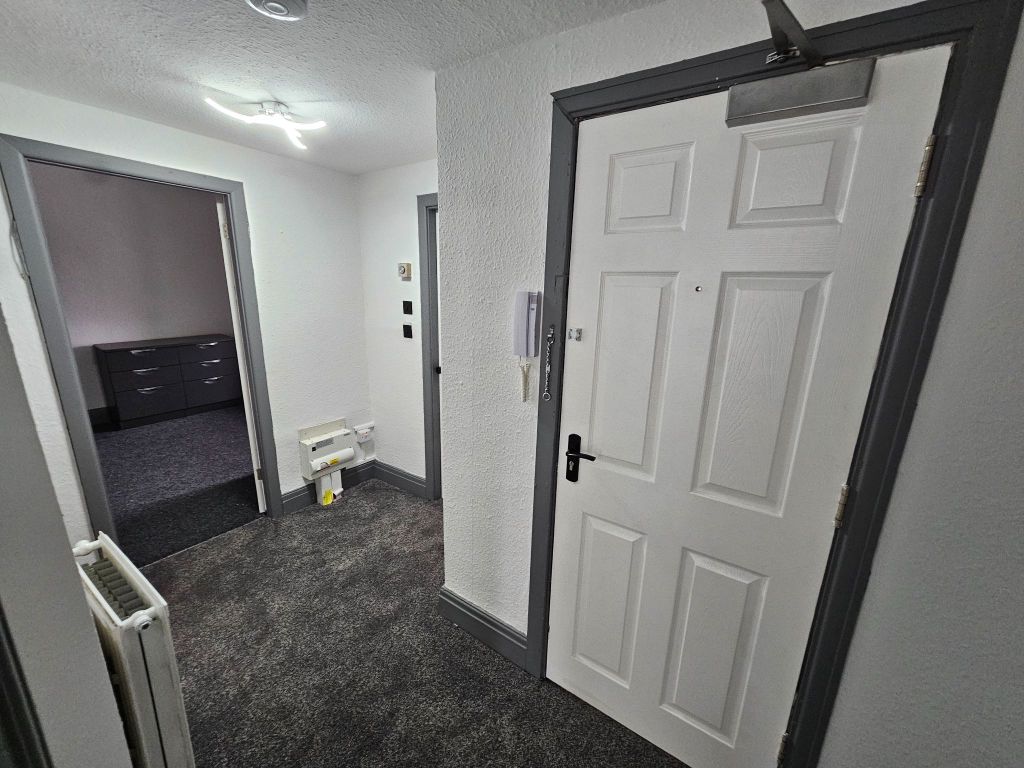 Property photo 3 of 8 Photograph 5