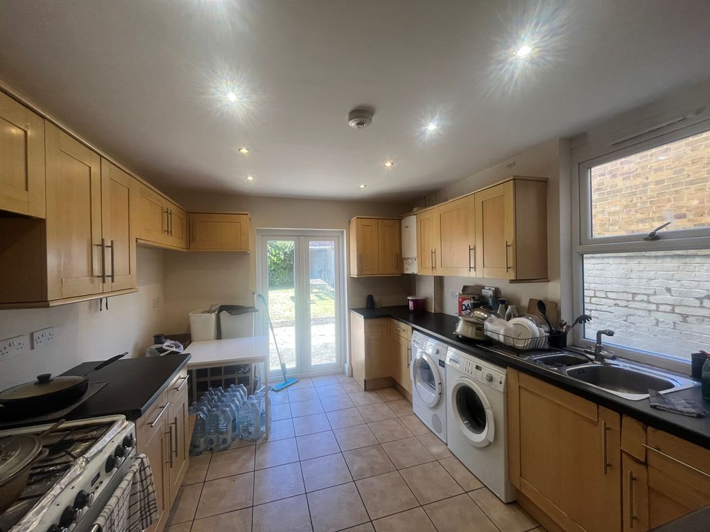Property photo 3 of 8 Kitchen