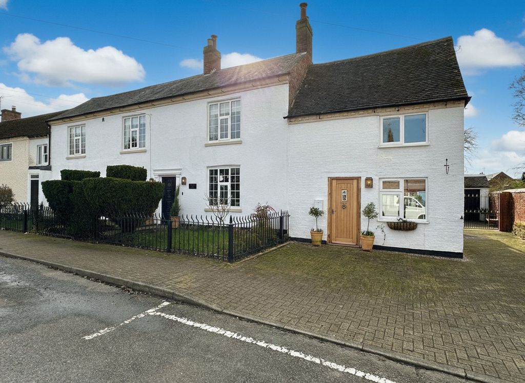 Property photo 2 of 34