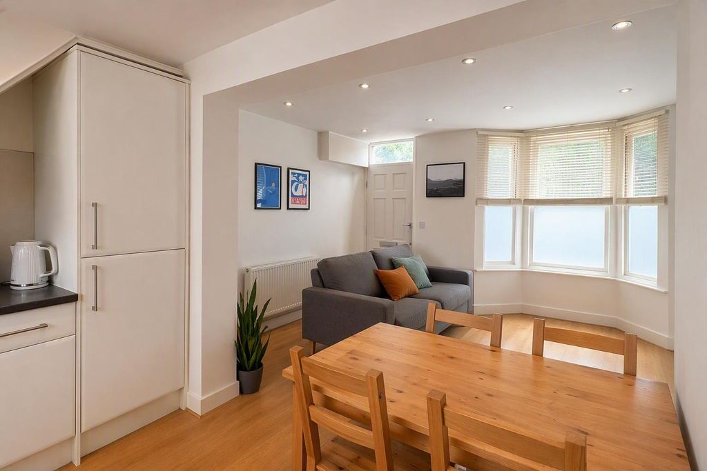 Property photo 2 of 9 5.Jpg