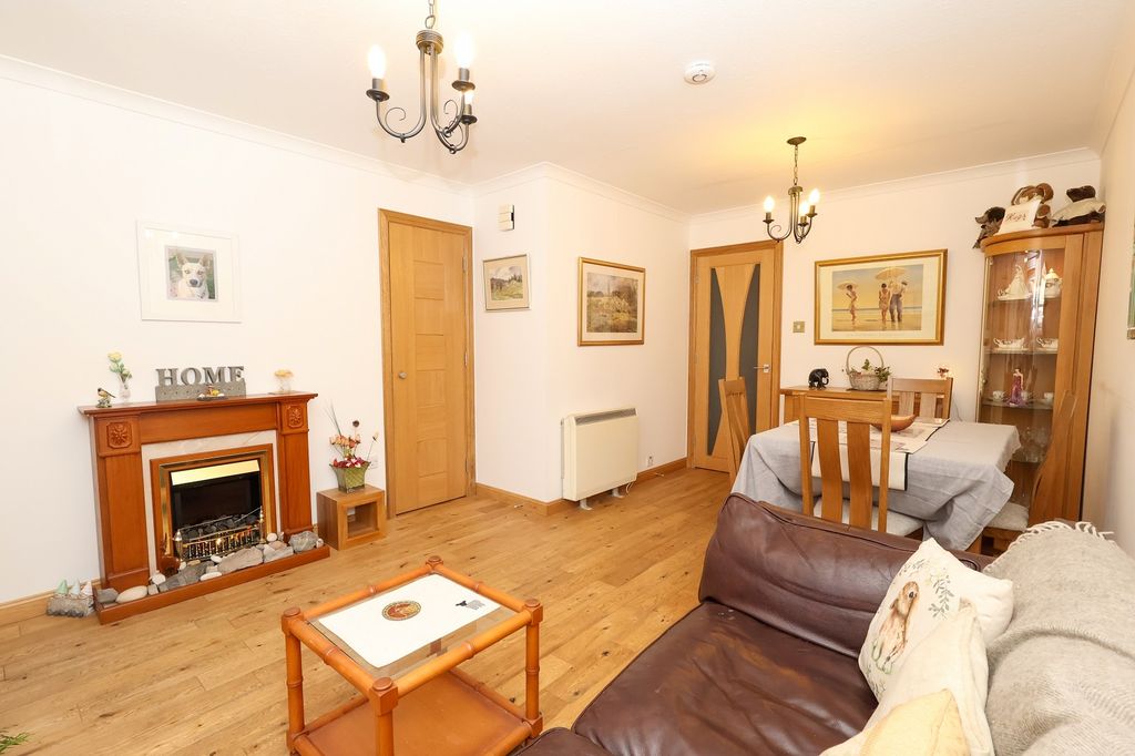 Property photo 3 of 10 Lounge - Diner