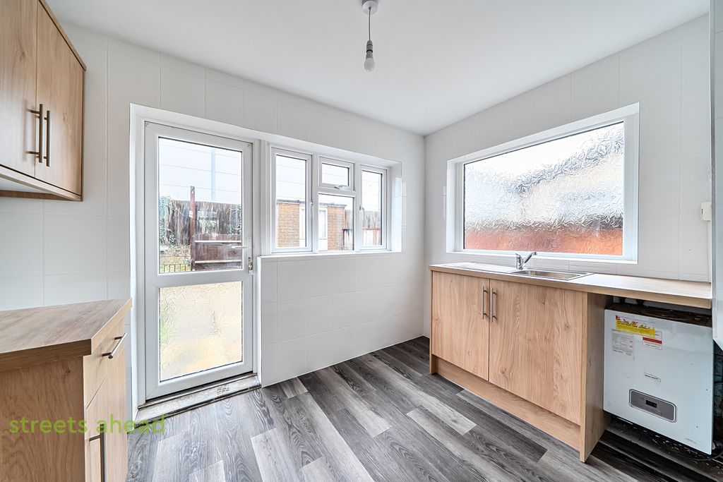 Property photo 3 of 12 c06d9A1A-Bbe3-41A...