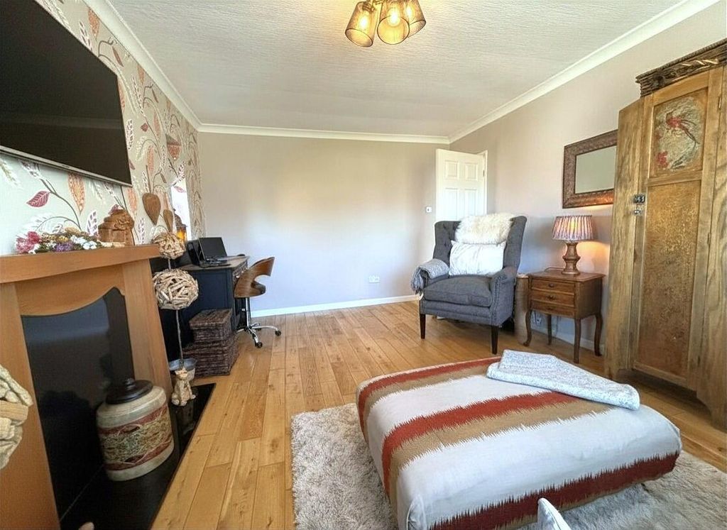Property photo 3 of 19 Living Room