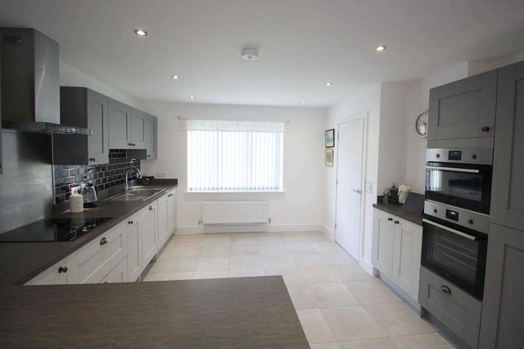 Property photo 3 of 19 Kitchen 2.Jpg