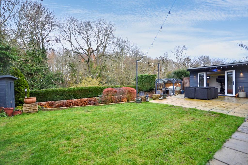 Property photo 2 of 33