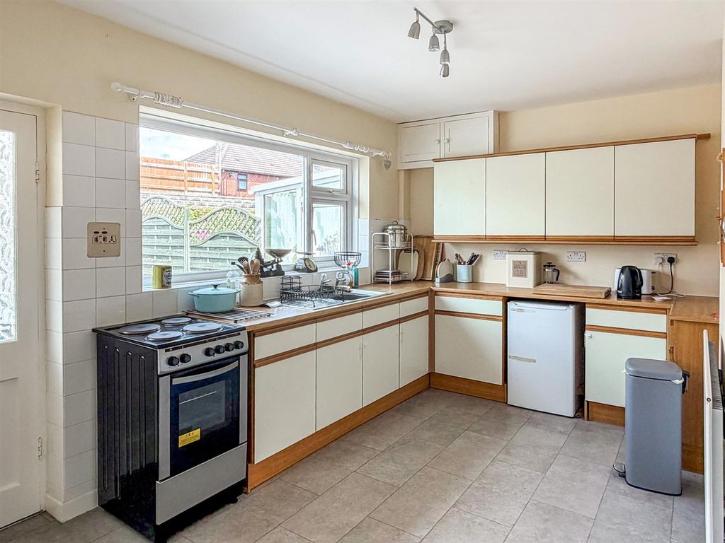 Property photo 2 of 16 Kitchen
