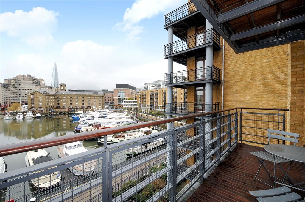 Property photo 1 of 10 Balcony