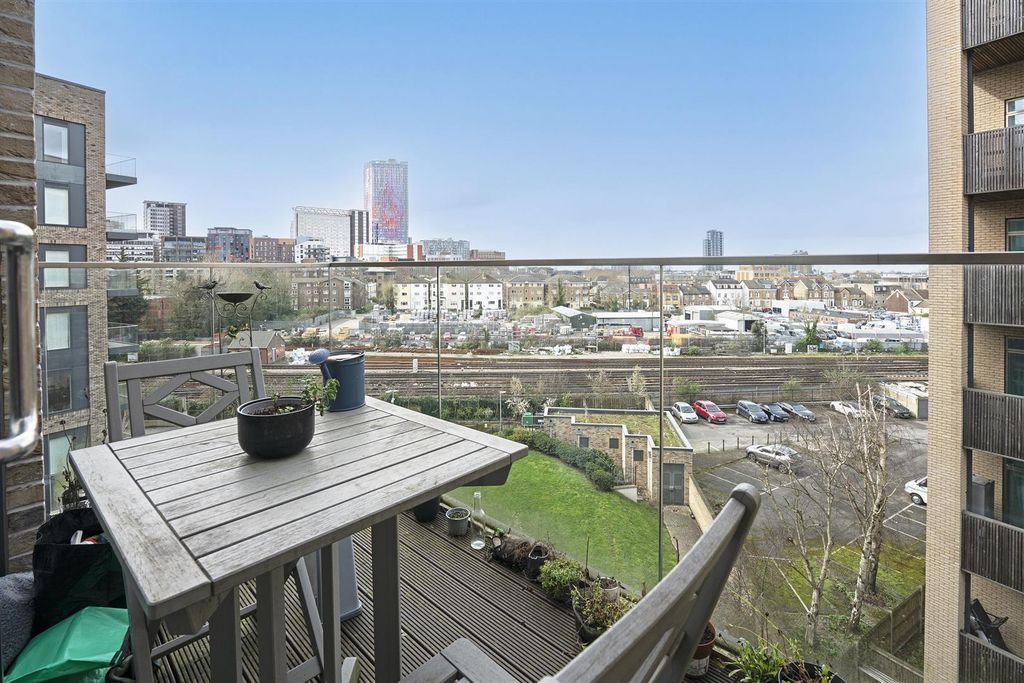 Property photo 3 of 9 Maraschino Apartments Balcony