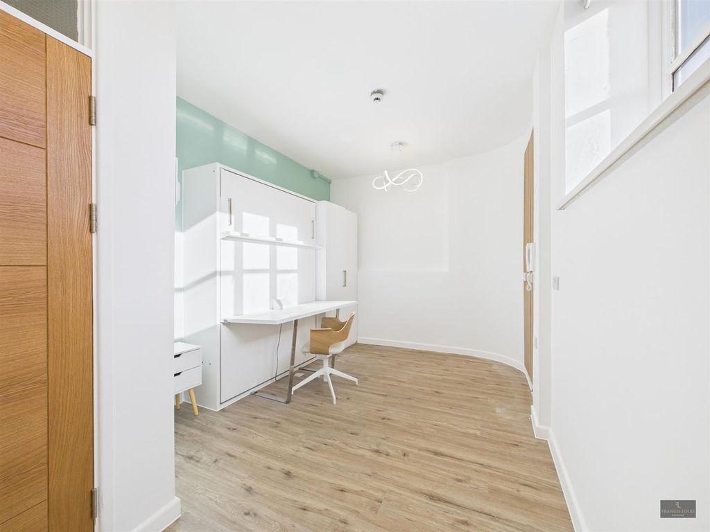 Property photo 3 of 7 Cam02887G0-Pr0533-Still006.Jpg