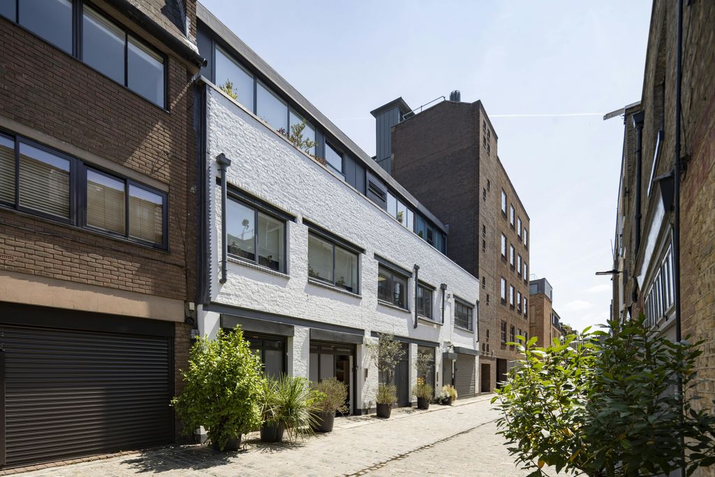 Property photo 1 of 8 Building Exterior