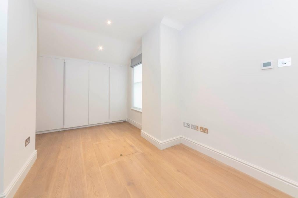 Property photo 3 of 12 Bedroom.Jpg