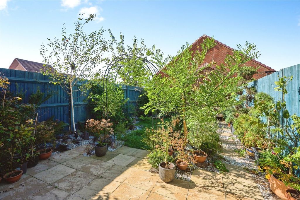 Property photo 3 of 13 Garden