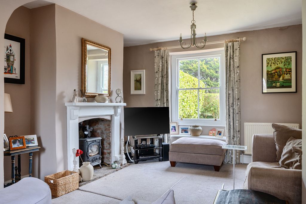 Property photo 2 of 19