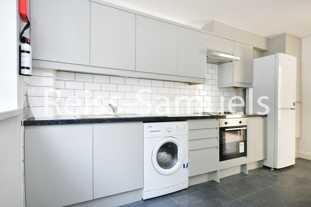 Property photo 3 of 34