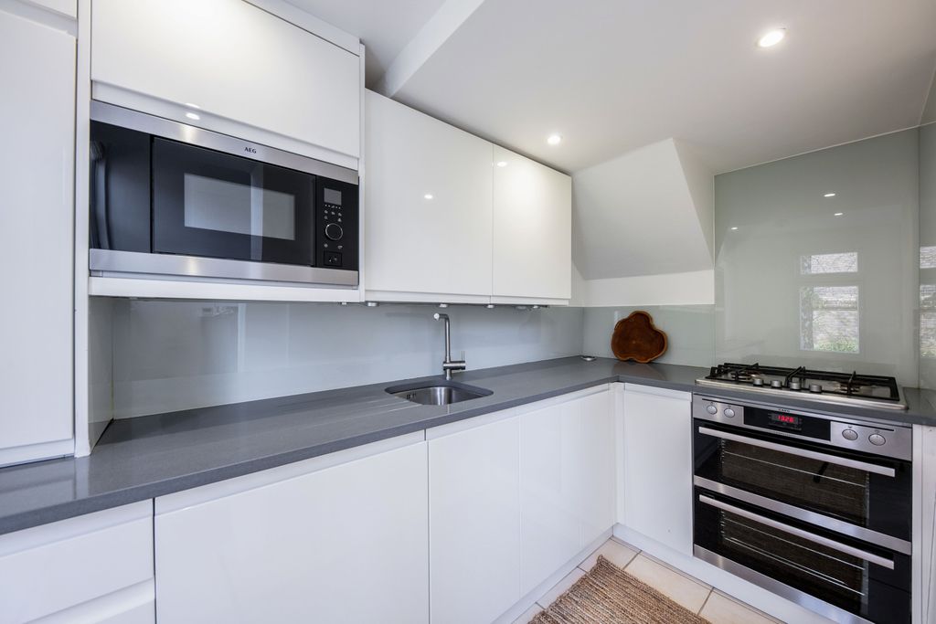 Property photo 3 of 7 Kitchen