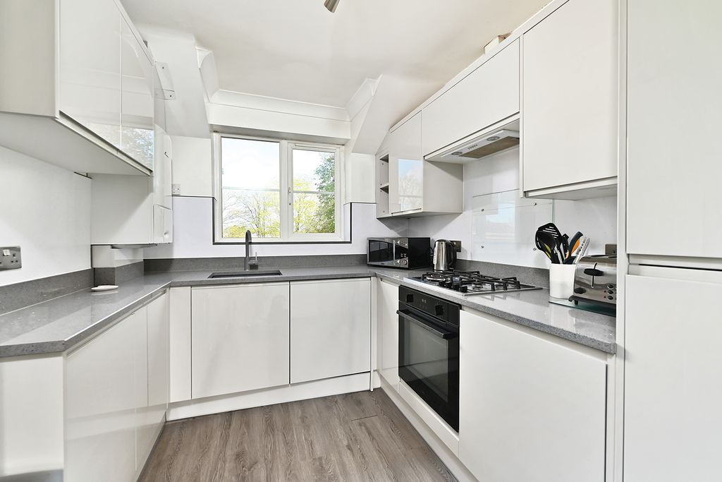 Property photo 2 of 8 Kitchen