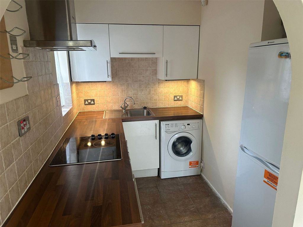 Property photo 3 of 6 Kitchen