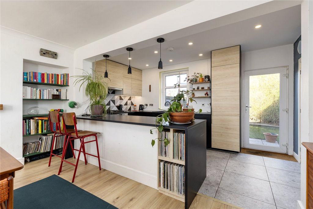 Property photo 3 of 17 Kitchen/Dining