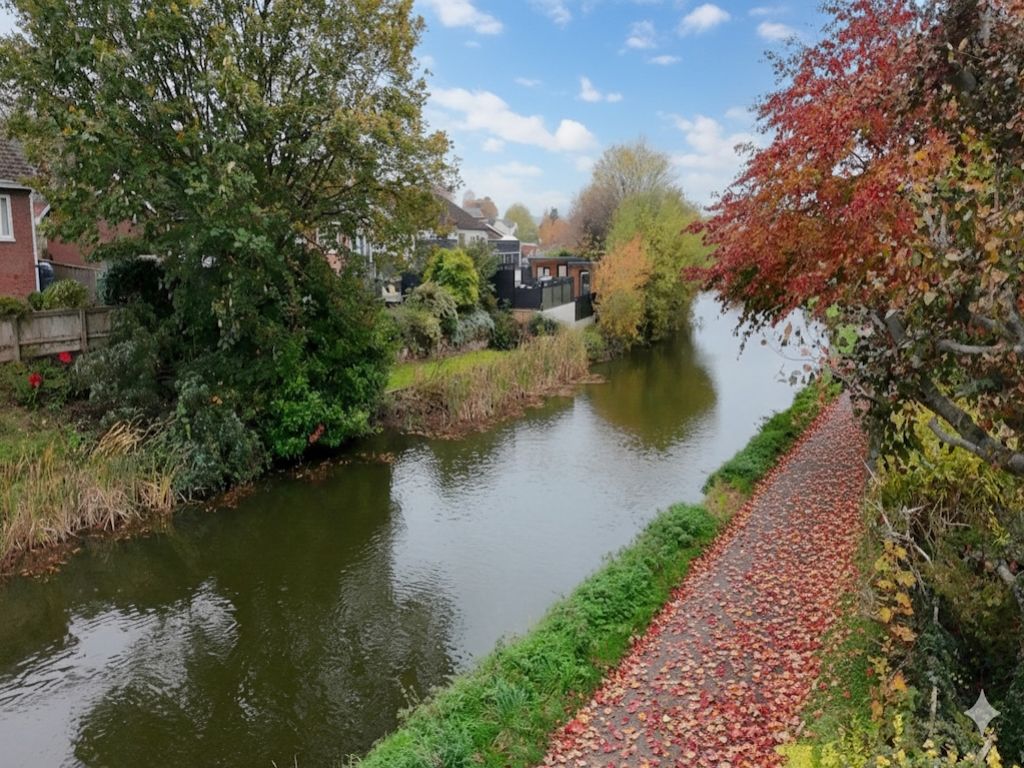 Property photo 3 of 14 Ewemove Tiverton - Canal