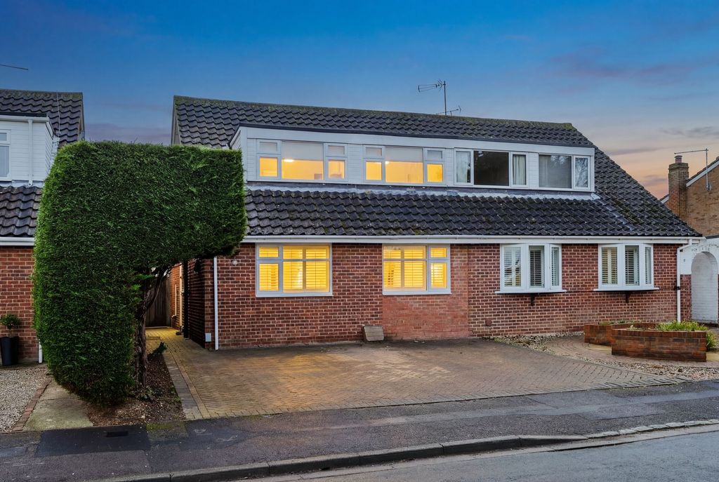 Property photo 1 of 16 Telford Crescent