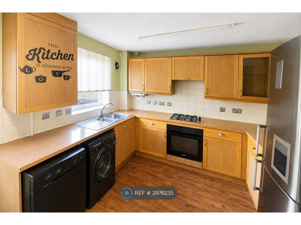 Property photo 2 of 9 Kitchen