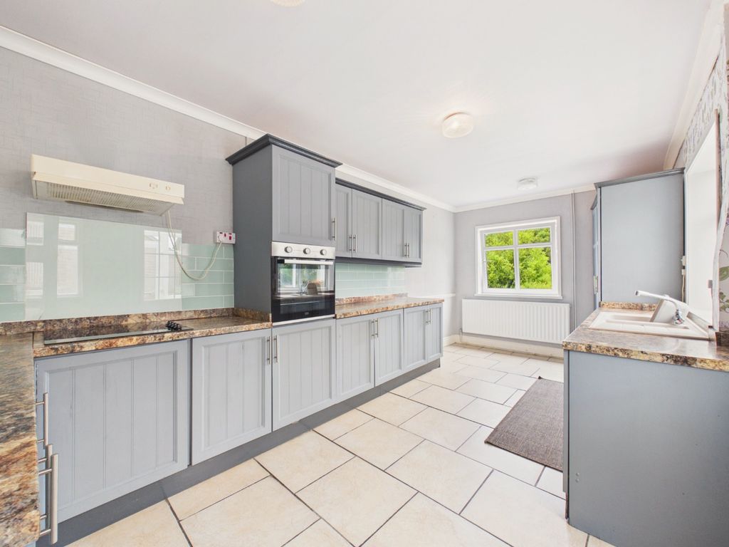 Property photo 2 of 18 5285554