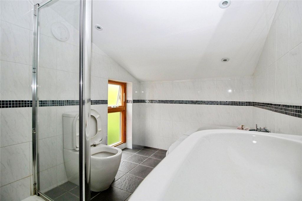 Property photo 3 of 36 Picture No. 27