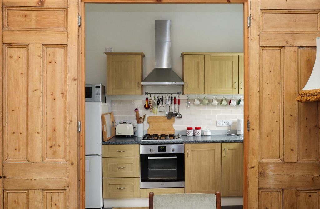 Property photo 2 of 7 Kitchen