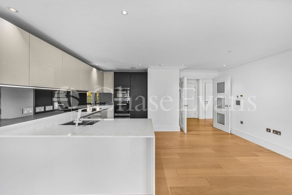 Property photo 3 of 17 Kitchen