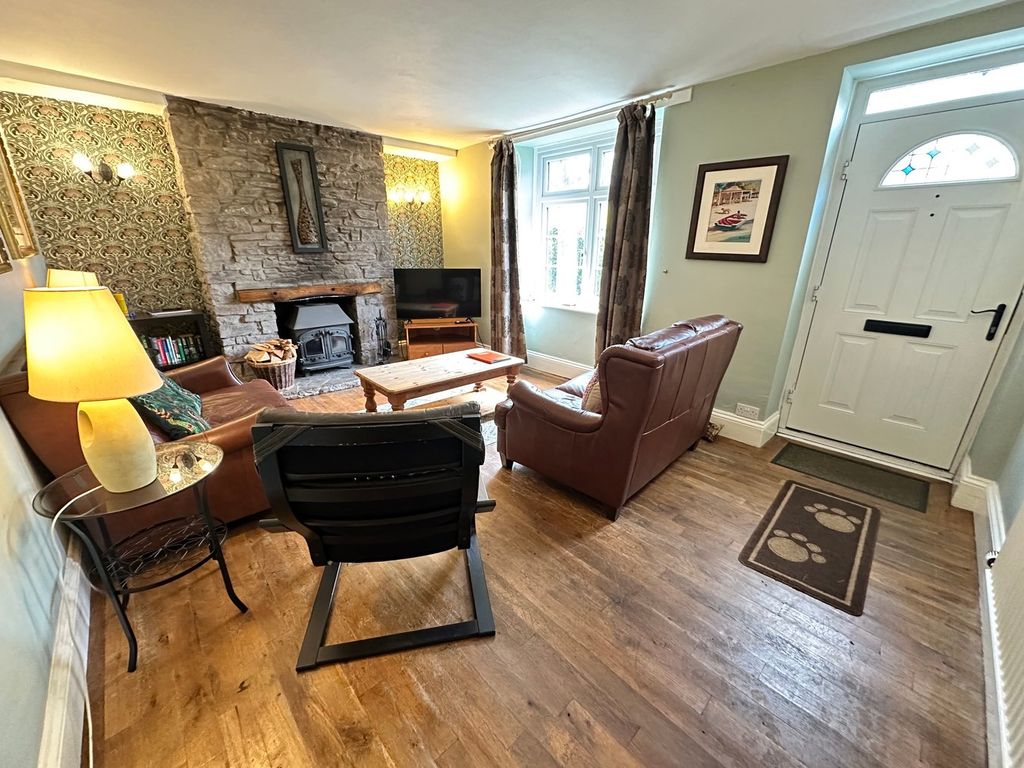 Property photo 2 of 21