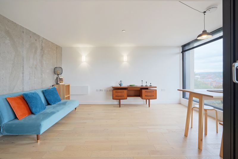 Property photo 2 of 32 Open Plan Living Room