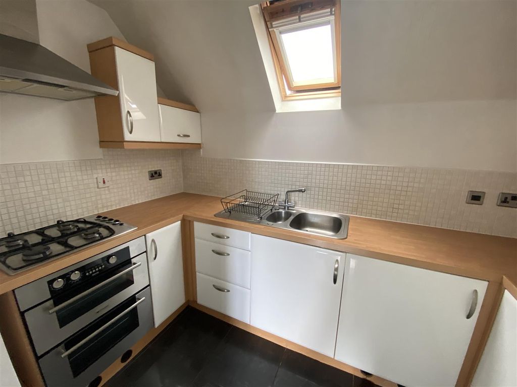 Property photo 3 of 13 Kitchen