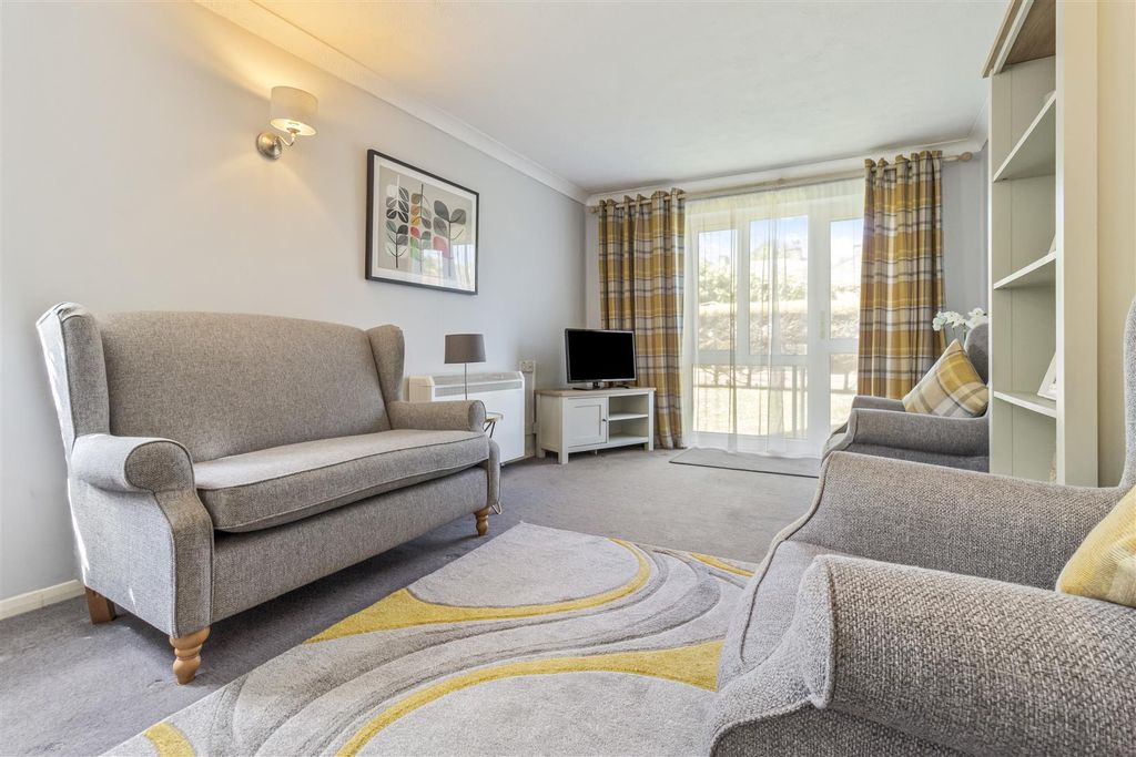Property photo 3 of 19 4 Penrith Court-010.Jpg
